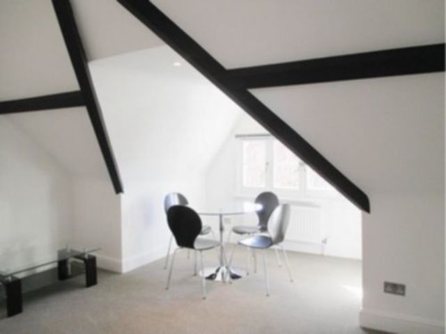  Image of 2 bedroom Flat to rent in Stanley Gardens London NW2 at Willesden Green NW2 London, NW2 4QH