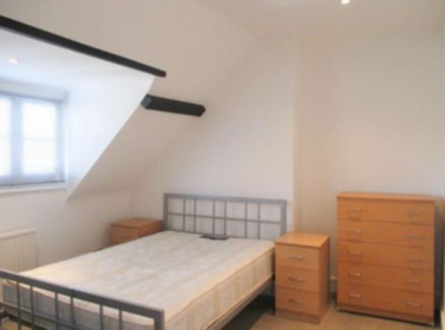  Image of 2 bedroom Flat to rent in Stanley Gardens London NW2 at Willesden Green NW2 London, NW2 4QH