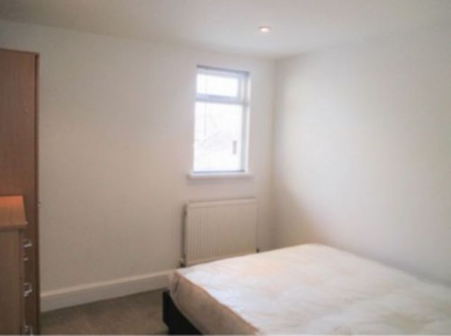  Image of 2 bedroom Flat to rent in Stanley Gardens London NW2 at Willesden Green NW2 London, NW2 4QH