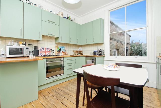  Image of 3 bedroom Terraced house to rent in Stapleton Hall Road London N4 at Stroud Green  Stroud Green, N4 3QE