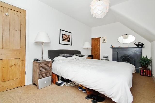  Image of 3 bedroom Terraced house to rent in Stapleton Hall Road London N4 at Stroud Green  Stroud Green, N4 3QE