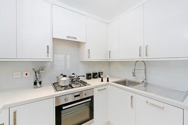  Image of 2 bedroom Apartment to rent in Strathmore Gardens London W8 at Kensington  London, W8 4RZ