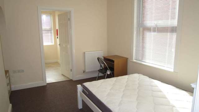  Image of 1 bedroom Studio flat to rent in West Parade Lincoln LN1 at West Parade  Lincoln, LN1 1QS