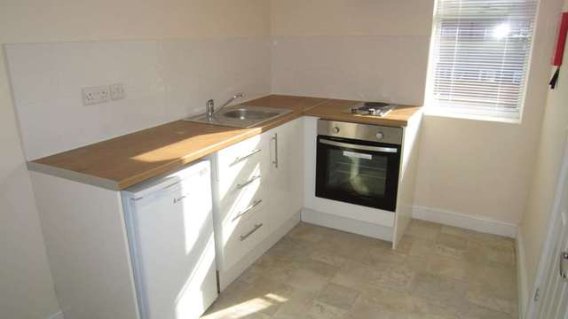  Image of 1 bedroom Studio flat to rent in West Parade Lincoln LN1 at West Parade  Lincoln, LN1 1QS