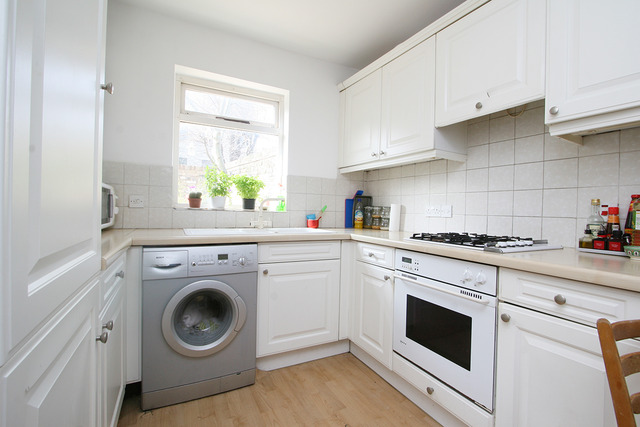  Image of 1 bedroom Apartment for sale in Sulina Road London SW2 at Sulina Road  Streatham Hill, SW2 4EJ