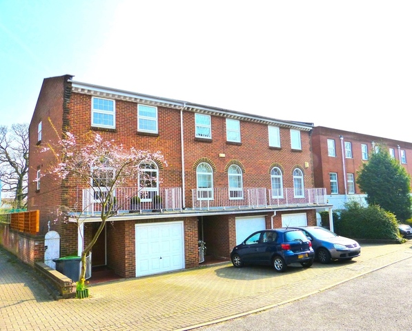  Image of 4 bedroom Town House for sale in Sussex Gardens London N6 at HIGHGATE  LONDON, N6 4LY