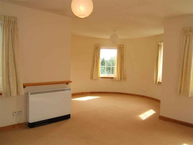  Image of 3 bedroom Flat to rent in Taylor Green Livingston EH54 at Deer Park West Lothian West Lothian, EH54 8SX