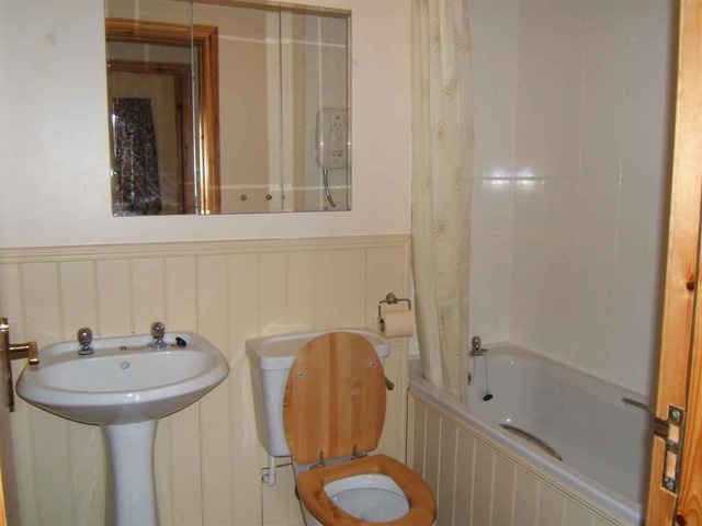  Image of 3 bedroom Flat to rent in Taylor Green Livingston EH54 at Deer Park West Lothian West Lothian, EH54 8SX