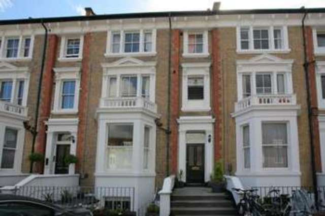  Image of 2 bedroom Apartment to rent in The Barons St Margarets Twickenham TW1 at The Barons  East Twickenham, TW1 2AN