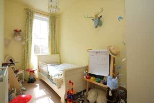  Image of 2 bedroom Apartment to rent in The Barons St Margarets Twickenham TW1 at The Barons  East Twickenham, TW1 2AN