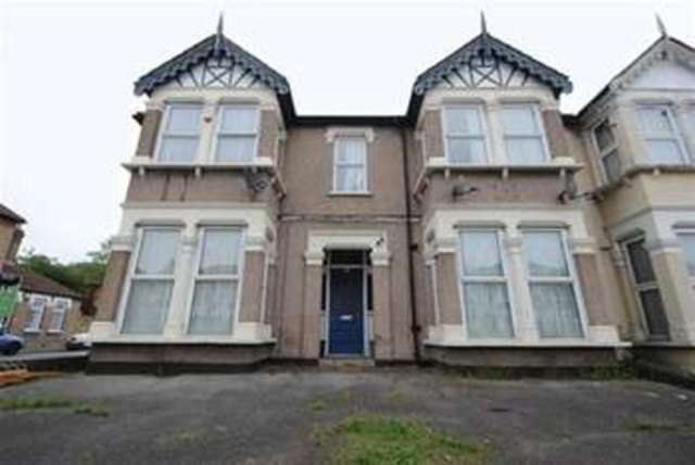  Image of 1 bedroom Flat to rent in The Drive Cranbrook Ilford IG1 at The Drive  Ilford, IG1 3HU