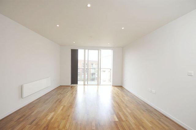 Image of 1 bedroom Flat to rent in The Heart Walton-on-Thames KT12 at The Heart  Walton-On-Thames, KT12 1GF