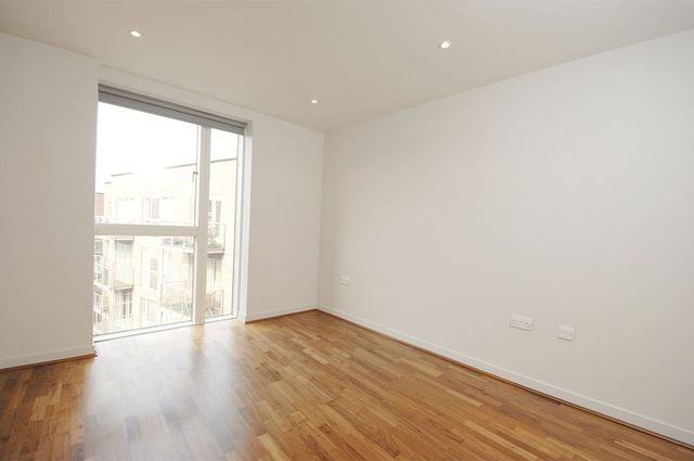 Image of 1 bedroom Flat to rent in The Heart Walton-on-Thames KT12 at The Heart  Walton-On-Thames, KT12 1GF