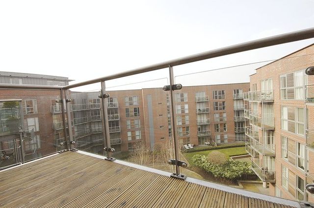  Image of 1 bedroom Flat to rent in The Heart Walton-on-Thames KT12 at The Heart  Walton-On-Thames, KT12 1GF