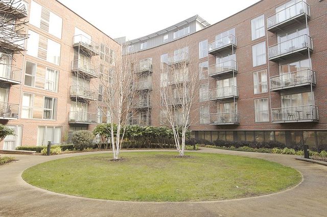  Image of 1 bedroom Flat to rent in The Heart Walton-on-Thames KT12 at The Heart  Walton-On-Thames, KT12 1GF