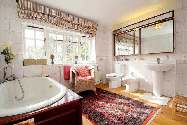  Image of 4 bedroom Detached house for sale in The Leas Hemel Hempstead HP3 at The Leas Longdean Park Hemel Hempstead, HP3 8BP