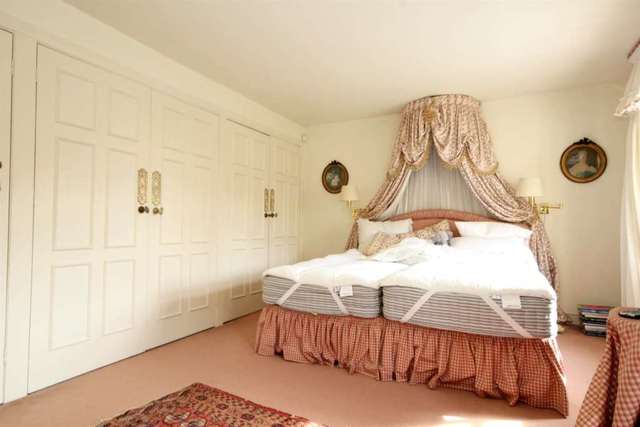  Image of 4 bedroom Detached house for sale in The Leas Hemel Hempstead HP3 at The Leas Longdean Park Hemel Hempstead, HP3 8BP