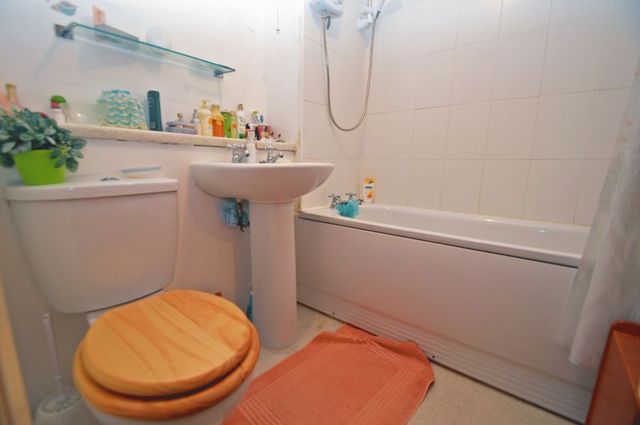 Image of 1 bedroom Flat for sale in The Leys Clevedon BS21 at The Leys  Clevedon, BS21 7YQ