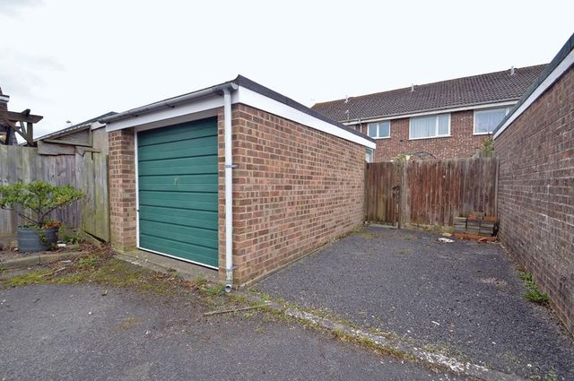  Image of 1 bedroom Flat for sale in The Leys Clevedon BS21 at The Leys  Clevedon, BS21 7YQ