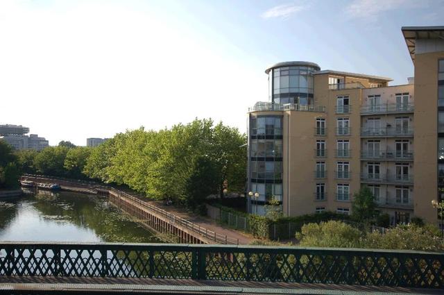  Image of 3 bedroom Property to rent in Kenavon Drive Reading RG1 at The Meridian Kenavon Drive Reading Reading, RG1 3DQ