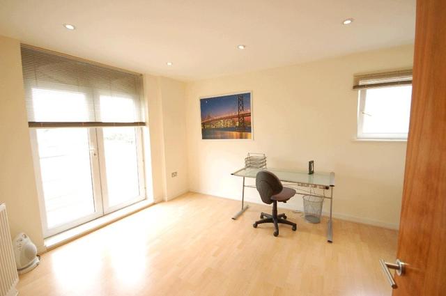  Image of 3 bedroom Property to rent in Kenavon Drive Reading RG1 at The Meridian Kenavon Drive Reading Reading, RG1 3DQ