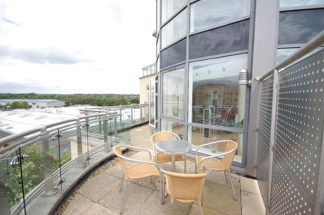  Image of 3 bedroom Property to rent in Kenavon Drive Reading RG1 at The Meridian Kenavon Drive Reading Reading, RG1 3DQ