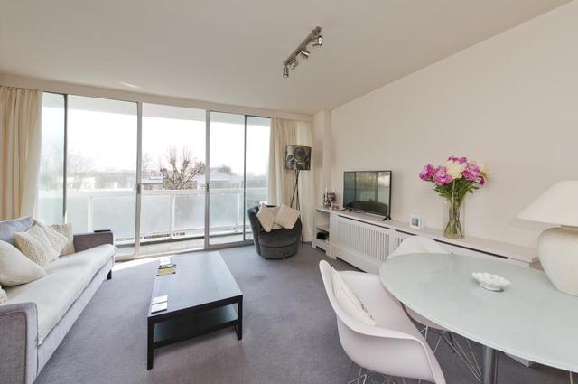  Image of 1 bedroom Flat to rent in Bedford Gardens London W8 at The Mount  76 Bedford Gardens, W8 7EJ