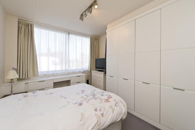  Image of 1 bedroom Flat to rent in Bedford Gardens London W8 at The Mount  76 Bedford Gardens, W8 7EJ