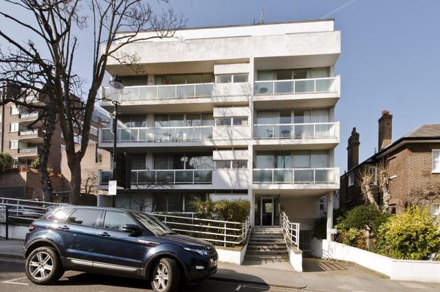  Image of 1 bedroom Flat to rent in Bedford Gardens London W8 at The Mount  76 Bedford Gardens, W8 7EJ