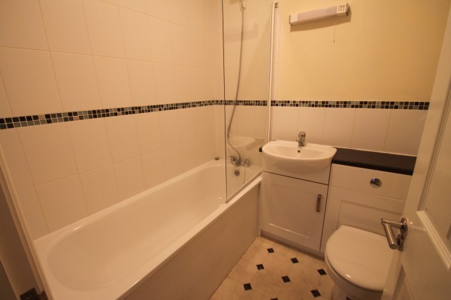  Image of 2 bedroom Flat to rent in Clatterford Road Newport PO30 at Clatterford Road  Newport, PO30 1NQ