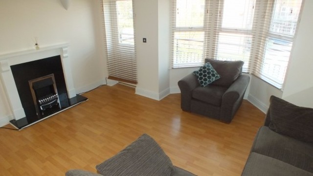  Image of 4 bedroom Terraced house to rent in Thornbury Avenue Weetwood Leeds LS16 at Thornbury Avenue  Leeds, LS16 5RN