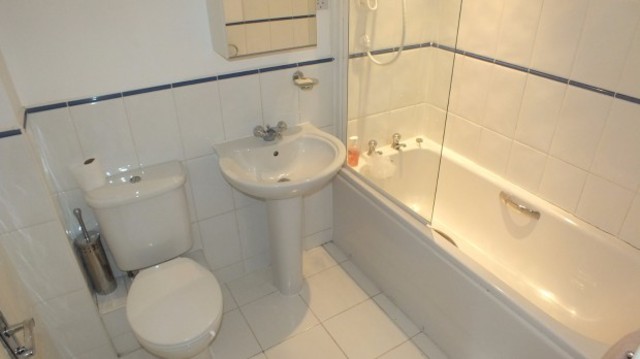  Image of 4 bedroom Terraced house to rent in Thornbury Avenue Weetwood Leeds LS16 at Thornbury Avenue  Leeds, LS16 5RN