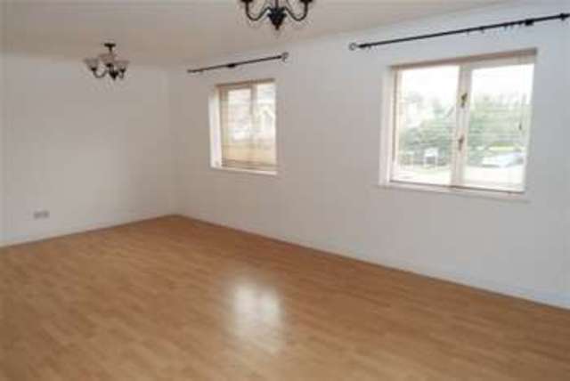 Image of 2 bedroom Flat to rent in Barnstaple Road Southend-on-Sea SS1 at Southend-on-Sea, SS1 3QH