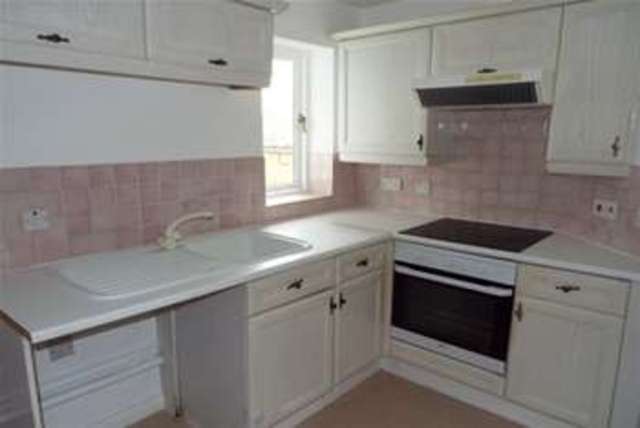  Image of 2 bedroom Flat to rent in Barnstaple Road Southend-on-Sea SS1 at Southend-on-Sea, SS1 3QH