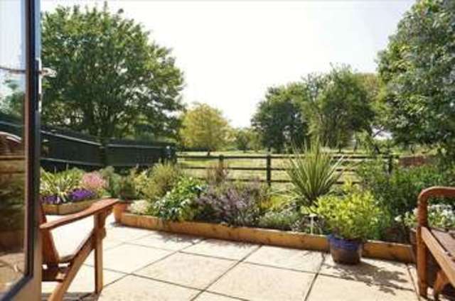  Image of 3 bedroom Terraced house for sale in Timsbury Court Steventon Abingdon OX13 at Steventon  Abingdon, OX13 6FB
