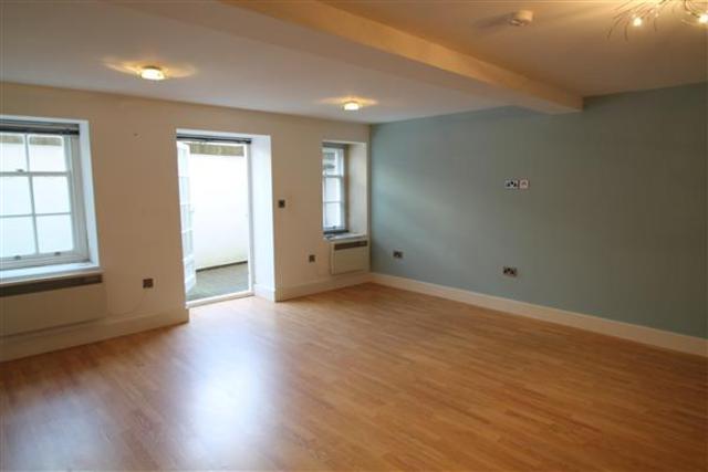  Image of 2 bedroom Apartment to rent in Brighton Road Purley CR8 at Purley, CR8 4EX