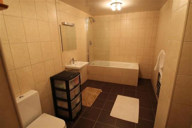  Image of 2 bedroom Apartment to rent in Brighton Road Purley CR8 at Purley, CR8 4EX