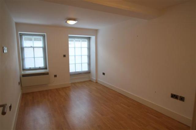  Image of 2 bedroom Apartment to rent in Brighton Road Purley CR8 at Purley, CR8 4EX