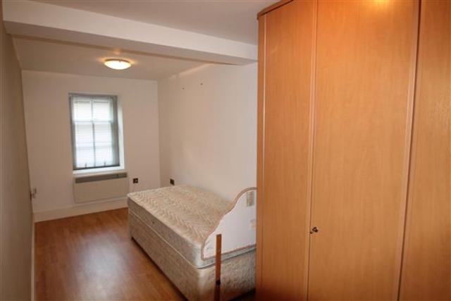  Image of 2 bedroom Apartment to rent in Brighton Road Purley CR8 at Purley, CR8 4EX