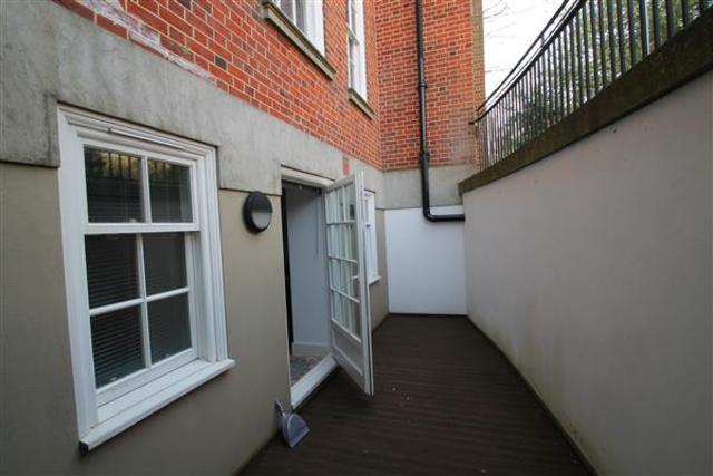  Image of 2 bedroom Apartment to rent in Brighton Road Purley CR8 at Purley, CR8 4EX