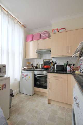  Image of 1 bedroom Flat to rent in Trinity Road London SW17 at Trinity Road Tooting Bec London, SW17 7RE