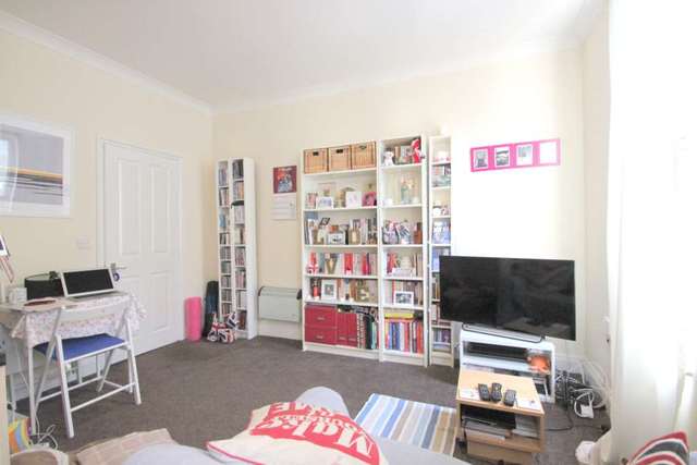  Image of 1 bedroom Flat to rent in Trinity Road London SW17 at Trinity Road Tooting Bec London, SW17 7RE