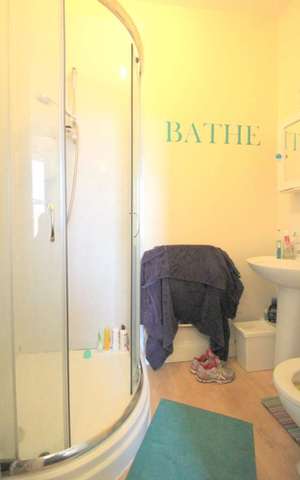  Image of 1 bedroom Flat to rent in Trinity Road London SW17 at Trinity Road Tooting Bec London, SW17 7RE