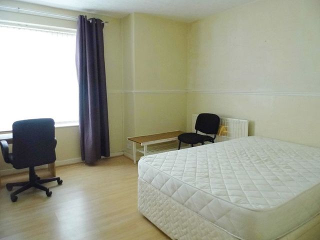  Image of 1 bedroom Terraced house to rent in Underwood Road Newcastle-under-Lyme ST5 at Underwood Road Silverdale Newcastle, ST5 6QF