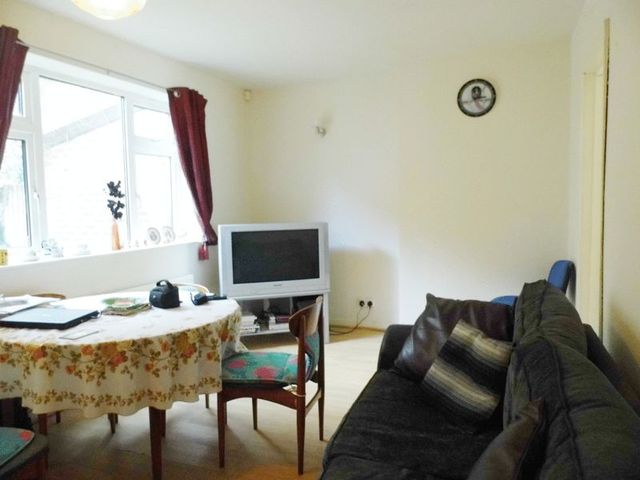  Image of 1 bedroom Terraced house to rent in Underwood Road Newcastle-under-Lyme ST5 at Underwood Road Silverdale Newcastle, ST5 6QF