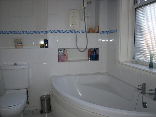  Image of 2 bedroom Flat to rent in Union Road Broxburn EH52 at Broxburn West Lothian West Lothian, EH52 6HR