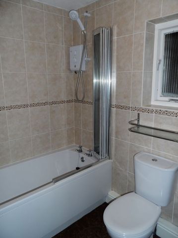  Image of 5 bedroom Property to rent in Union Street Carmarthen SA31 at Union Street  Carmarthen, SA31 3DE