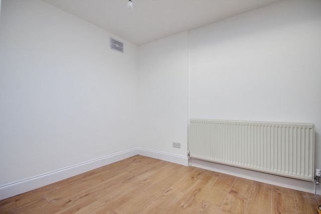  Image of 1 bedroom Flat for sale in Upper Clapton Road London E5 at Upper Clapton Road  Hackney, E5 8BQ