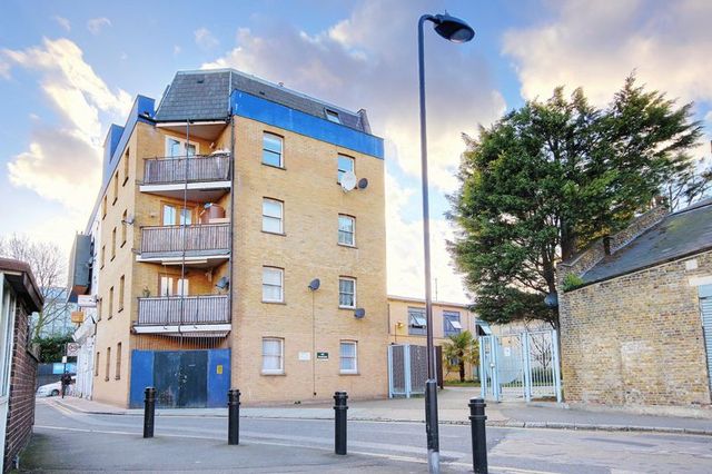  Image of 1 bedroom Flat for sale in Upper Clapton Road London E5 at Upper Clapton Road  Hackney, E5 8BQ