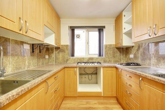  Image of 2 bedroom Flat for sale in Upper Clapton Road London E5 at Upper Clapton Road  Hackney, E5 9DS